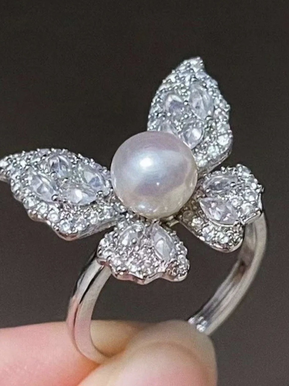 🦋🦋NEW🦋🦋 GORGEOUS!! CZ And Freshwater Pearl Adjustable Ring